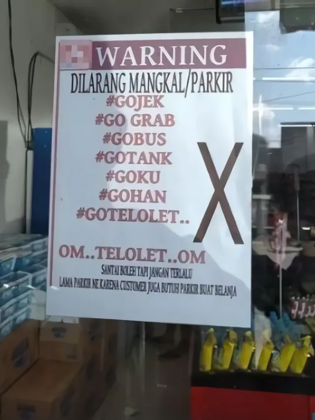 6 Instruksi Kocak di Pintu Minimarket Ini Bikin Senyum Tipis