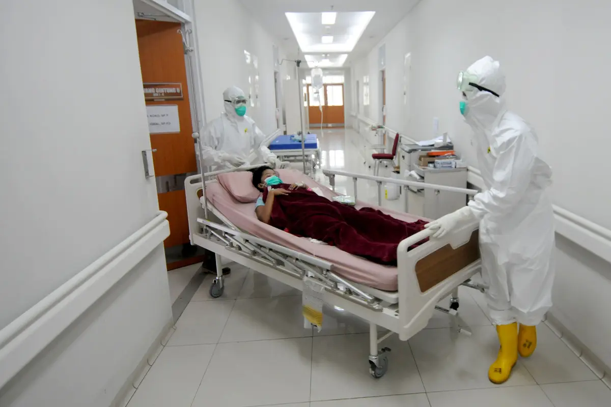 FOTO: Perjuangan Paramedis Merawat Pasien COVID-19 di RSUD Kota Bogor