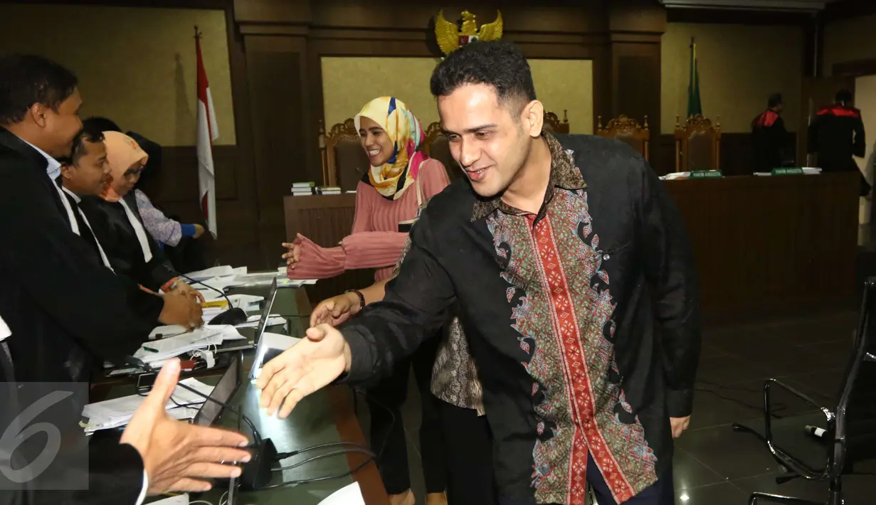 Muhammad Nazaruddin usai memberi kesaksian di persidangan kasus e-KTP di Pengadilan Tipikor, Jakarta, Senin (3/4). Nazaruddin menjadi saksi untuk terdakwa Irman dan Sugiharto. (Liputan6.com/Helmi Afandi)