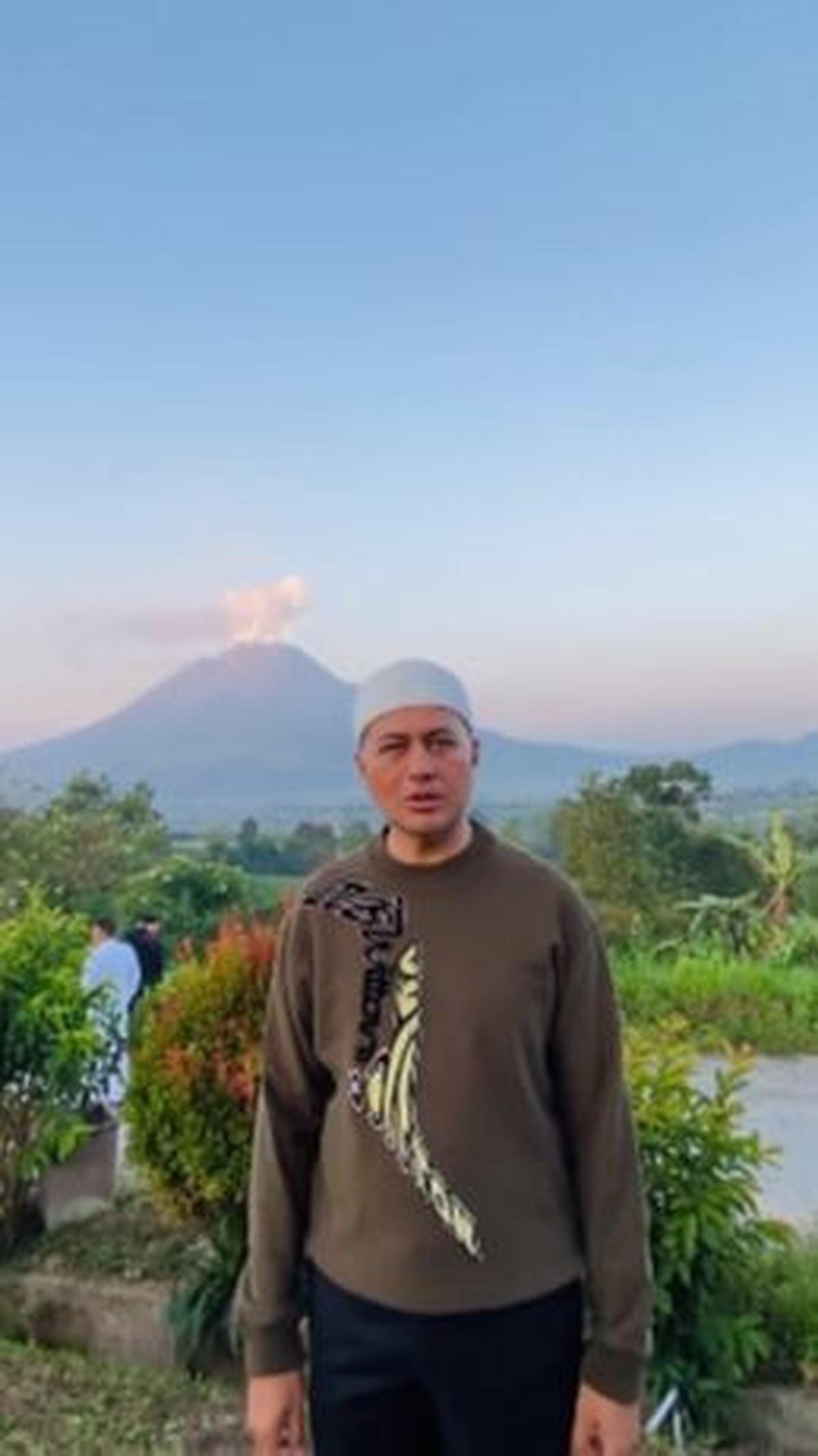 "Atas izin Allah, alhamdulillah saya tiba lagi di desa Gung Pinto, Karo," ujarnya.