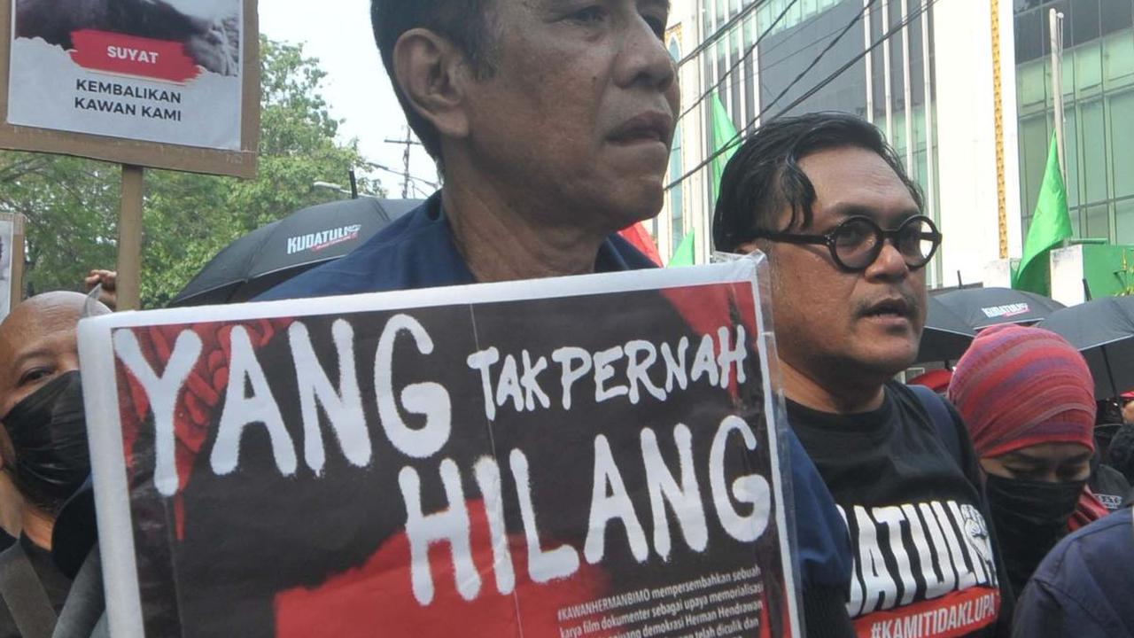Dalam aksi tersebut mereka mendesak Komnas HAM menetapkan peristiwa pengambilan paksa kantor DPP PDI di Jalan Diponegoro 58 Jakarta Pusat sebagai pelanggaran HAM berat.&nbsp;Foto: Merdeka.com/Imam Buhori