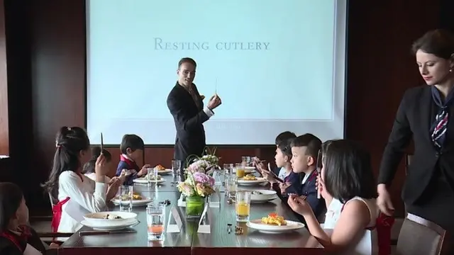 Kursus Etika ala Anak Crazy Rich