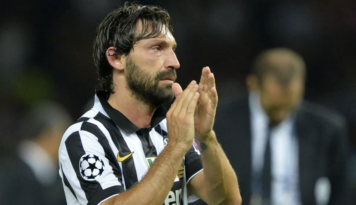Andrea Pirlo memiliki catatan yang gemilang bersama Timnas Italia ketika memenangkan Piala Dunia 2006 dan AC Milan ketika menyabet Liga Champion pada 2007. Sayangnya nama pirlo hanya menempati posisi kelima pada ajang Ballon d'Or tahun 2007. (Foto: AFP/Oliver Lang)