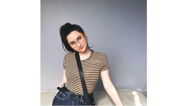7 Potret Stephanie Poetry, Anak Titi DJ yang Manis Banget