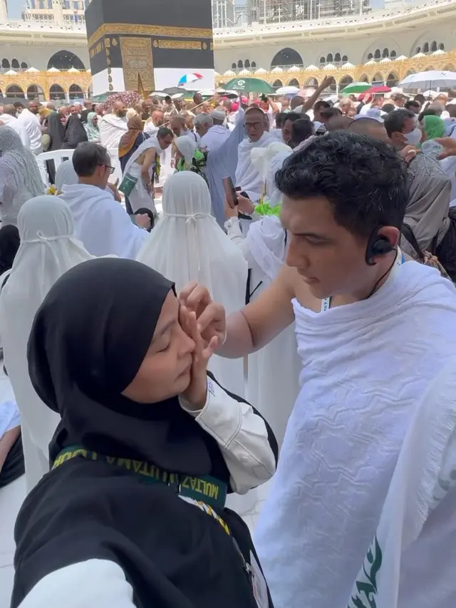 6 Potret Gaya Artis Berangkat Haji Tahun 2024, Raffi Ahmad-Nagita Slavina hingga Atta Halilintar-Aurel Hermansyah