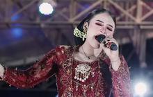 Sikap Niken Salindry ke Penjual Es Teh Tuai Pujian Netizen, Dibanding-bandingkan dengan Gus Miftah