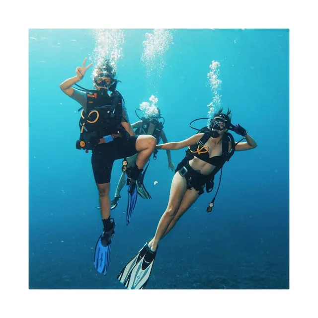 Nia Ramadhani menyelam di Labuan Bajo (Instagram/ramadhaniabakrie)