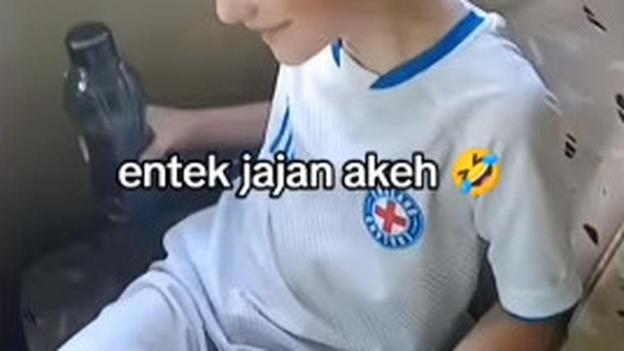 Anak Bule Nangis Sesegukan Ditinggal Ibunya di Bus