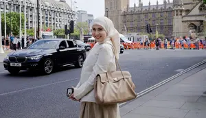 Potret Kesha Ratuliu Santai Liburan di London, Bareng Syifa Hadju