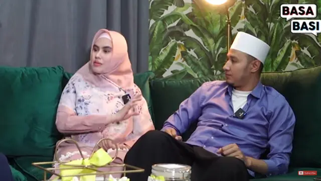 [Fimela] Kartika Putri dan Habib Usman Bin Yahya