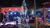 Pohon Natal dari sampah di Gorontalo Menjadi Edukasi Dalam Menjaga Lingkungan (Arfandi Ibrahim/Liputan6.com