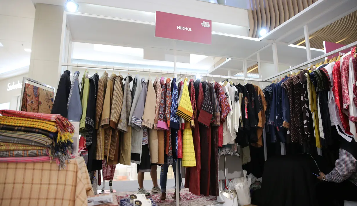 Potongan kain sisa produksi, dimanfaatkan menjadi produk outer/vest dengan model-model yang terbatas di setiap desainnya. [Adrian/Fimela]