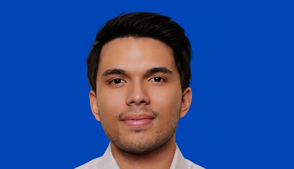 Dipertemukan dengan Aaliyah Massaid lewat El Rumi, tak disangka Thariq Halilintar dan Aaliyah Massaid melaju sampai jenjang pernikahan. Segera melepas masa lajang, Thariq Halilintar makin pancarkan pesona manten. Mulai pacaran pada September 2023, Thariq Halilintar dan Aaliyah Massaid tak butuh waktu lama untuk akhirnya melaju ke jenjang pernikahan. (Liputan6.com/IG/@thariqhalilintar)