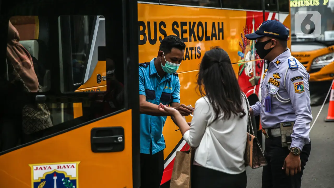 50 Bus Sekolah Dikerahkan untuk Urai Lonjakan Penumpang KRL