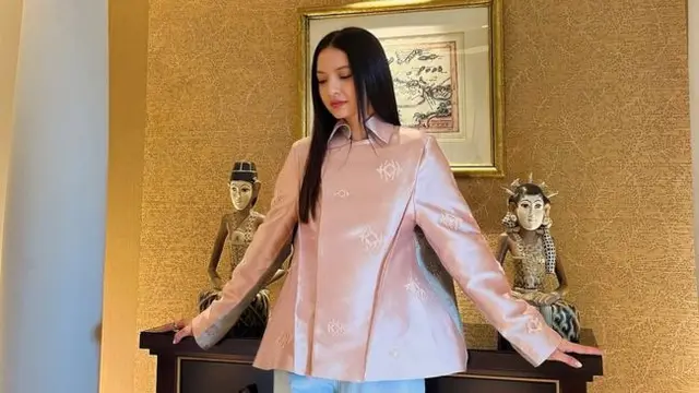 5 Inspirasi Fashion Smart Casual Ala Raline Shah dalam Berbagai Momen, Simpel Tapi Modis Abis (credit: instagram/ralineshah).