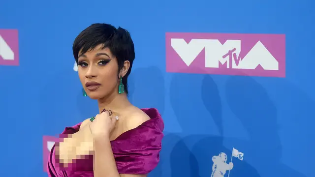 [Bintang] Cardi B