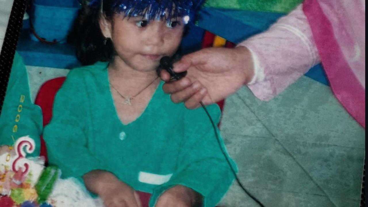 8 Potret Masa Kecil Azizah Salsha, Bikin Netizen Gemas Maksimal!