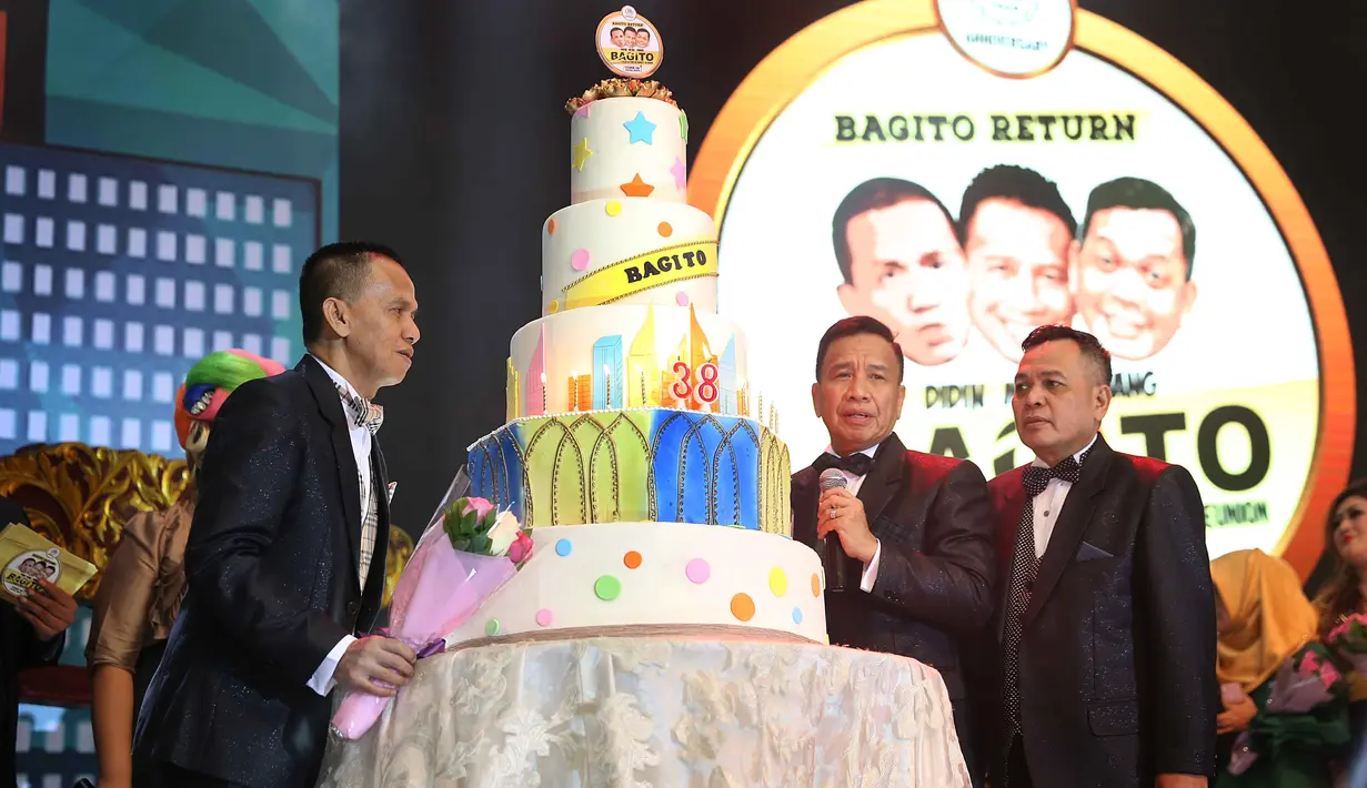 "Bagito adalah seniman dan passionnya dan jiwanya berkarya, karena dalam seni tidak ada batas umur. Hasilnya, hanya dengan 2 bulan aja persiapan, kami jadi reuni setelah 14 tahun vakumnya," Ujar Miing. (Nurwahyunan/Bintang.com)