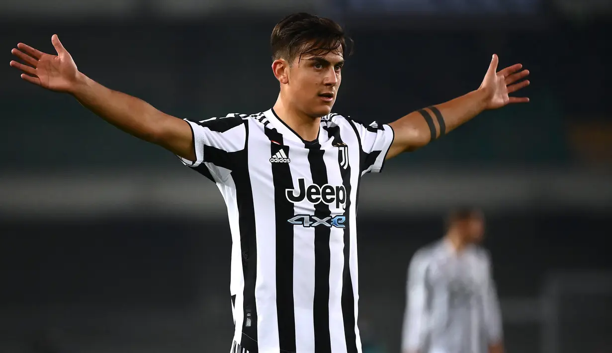 Paulo Dybala. Striker Argentina berusia 28 tahun yang memasuki musim ke-7 memperkuat Juventus ini menjadi pemain aktif dengan torehan gol terbanyak bagi Juventus. Ia telah mencetak 112 gol dan 48 assist di semua ajang meski rentan dilanda cedera. (AFP/Marco Bertorello)