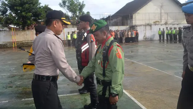 Ribuan anggota Linmas disertakan dalam pengamanan Pilkada serentak 2018. (Foto: Liputan6.com/Muhamad Ridlo)