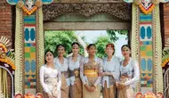 Luna Maya Hadiri Upacara Menek Kelih Keponakan di Bali, Cantik Berkebaya