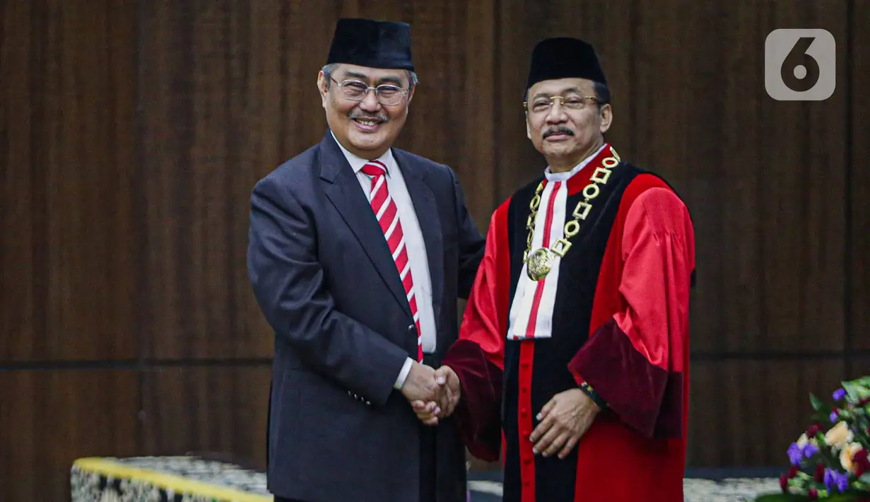 Pelantikan dan pengambilan sumpah Suhartoyo sebagai Ketua MK itu dihadiri tujuh hakim konstitusi dan tidak dihadiri Anwar Usman. (Liputan6.com/Faizal Fanani)