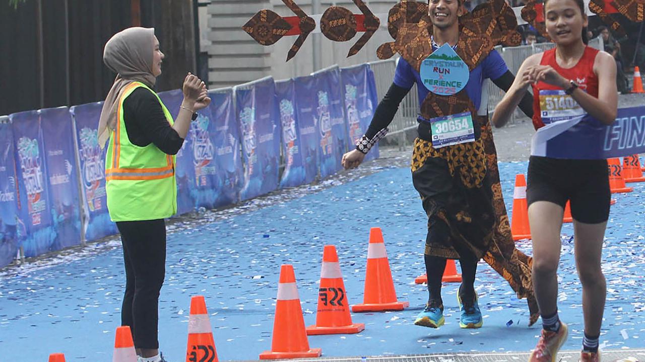 FOTO: Ribuan Pelari Ikuti Crystalin RunXperience 2025 di Lippo Mall Nusantara