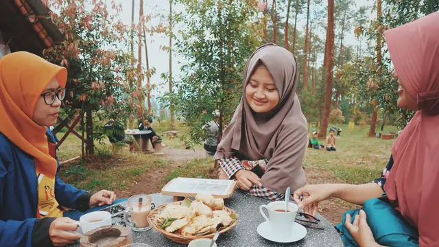 Ilustrasi makan bersama, muslim, buka puasa