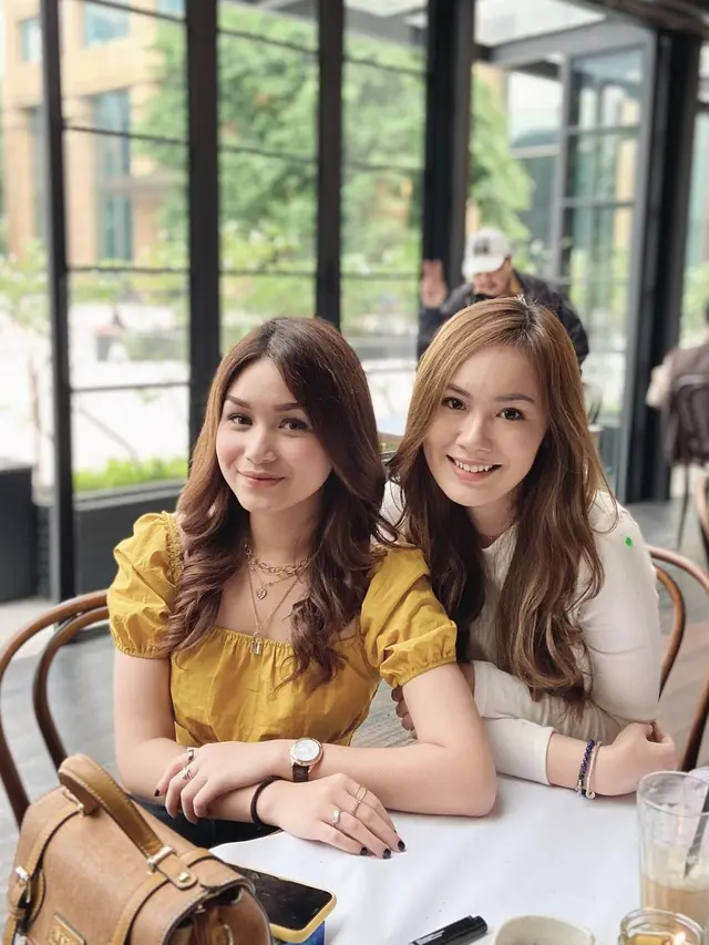 7 Potret Persahabatan Icha Nabilah dan Jennifer Eve, Kerap Disangka Saudara