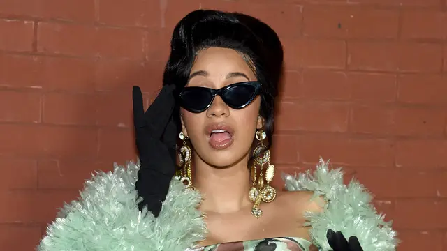 [Bintang] Cardi B