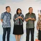 Direktur Utama BNI Royke Tumilaar (tengah), Wakil Direktur Utama BNI Adi Sulistyowati (kedua dari kanan), Direktur Finance BNI Novita Widya Anggraini (kedua dari kiri), Direktur Risk Management BNI David Pirzada (kanan), dan Direktur Wholesale & International Banking BNI Silvano Rumantir (kiri) dalam Press Conference Full Year 2023 BNI, Jumat (26/1/2023).