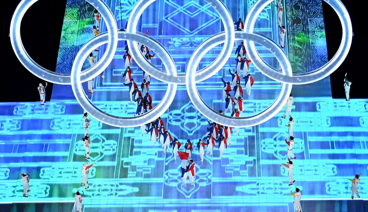 Gambaran delegasi dari Prancis saat upacara pembukaan Olimpiade Musim Dingin Beijing 2022, di Stadion Nasional, yang dikenal sebagai Stadion Bird's Nest, di Beijing, pada 4 Februari 2022. (AFP/François-Xavier Marit)