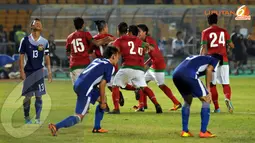 Pemain timnas Indonesia U19 melakukan selebrasi usai Paulo Oktavianus Sitanggang menjebol gawang Laos pada pertandingan yang digelar di Stadion GBK Jakarta (Liputan6.com/Helmi Fithriansyah)