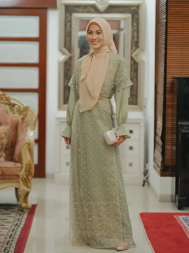 5 Rekomendasi Model Baju Warna Sage Green dan Kombinasinya, Padu Padan