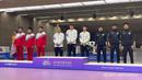 Tim menembak putra Indonesia (kanan) yang menempati peringkat ketiga dan berhak atas medali perunggu saat upacara penyerahan medali nomor 10 meter running target beregu putra cabang menembak Asian Games Hangzhou 2022 di Fuyang Yinhu Sports Centre, Hangzhou, China, Senin (25/9/2023). Medali emas diraih tim Korea Selatan (tengah) dan medali perak direbut tim Korea Utara (kiri). (NOC Indonesia)