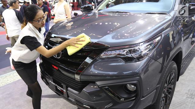 Tukang Poles di Pameran GIIAS