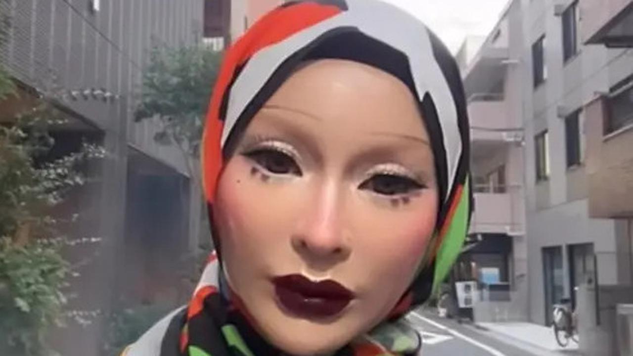 Mirip Boneka Jepang, 7 Potret Sarah Vi Pakai Makeup Porcelain