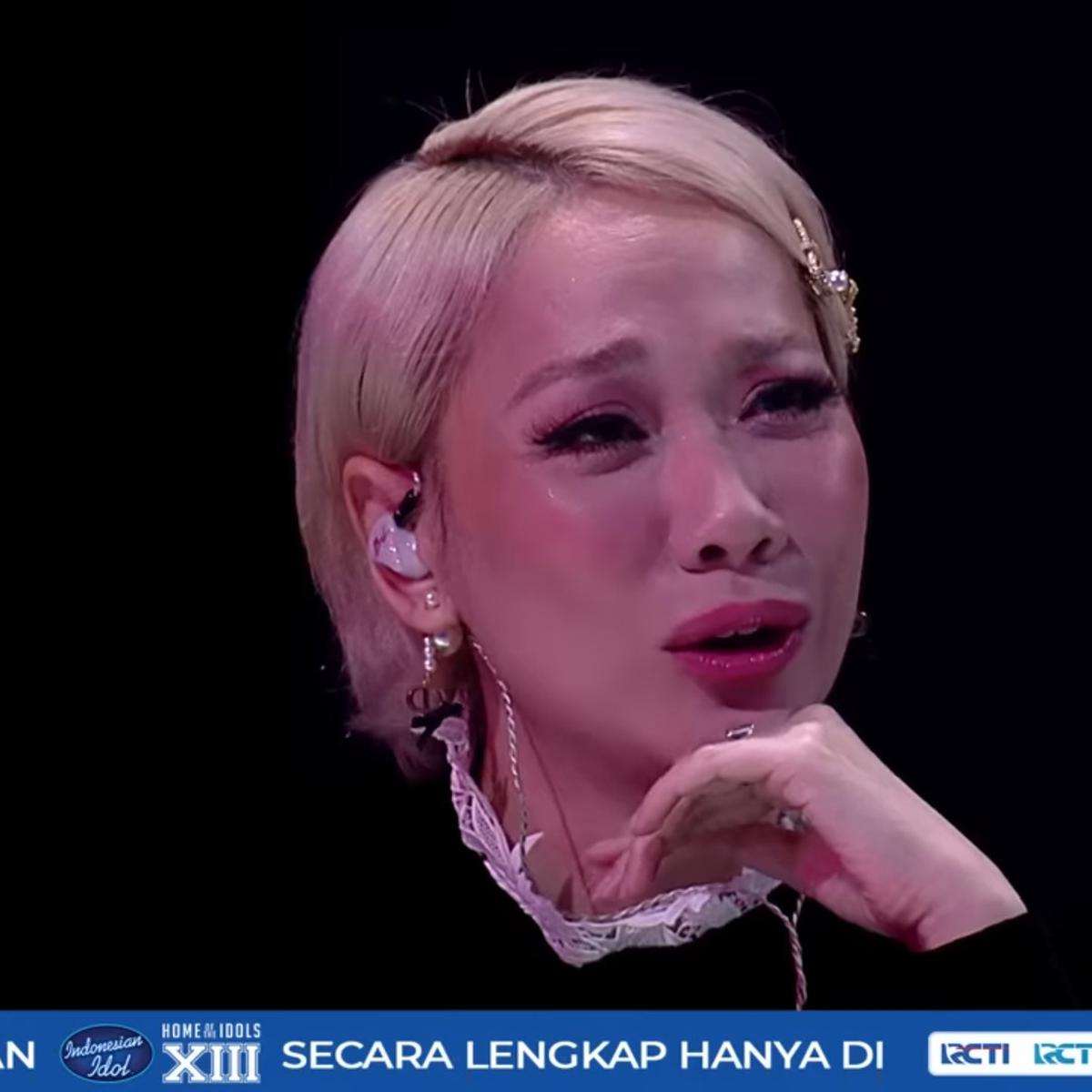 Bunga Citra Lestari Senyum-senyum Tipis saat Peserta Indonesian Idol Menyanyikan Lagu Separuh Aku dari Noah