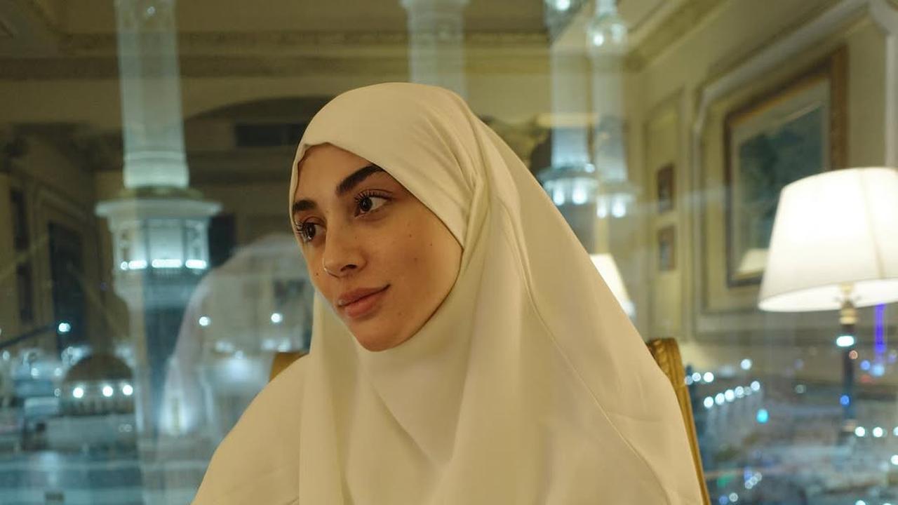 Artis Berhijab Keturunan Pakistan