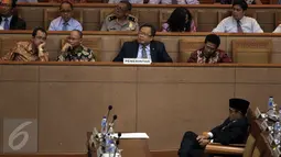 Menkeu Bambang Brodjonegoro (ketiga kiri) saat Rapat Paripurna ke-33 Masa Persidangan V tahun 2015-2016, Jakarta, (20/7).Rapat mengagendakan laporan pandangan fraksi terhadap RUU tentang pertanggungjawaban pelaksanaan APBN 2015.( Liputan6.com/Johan Tallo)