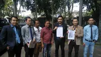 Tim kuasa hukum Parman, korban penipuan oknum polisi di Palembang (Liputan6.com / Nefri Inge)