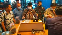 Pelaku usaha teh Tasikmalaya, Jawa Barat kembali bergeliat seiring penurunan kasus Covid-19. (Liputan6.com/Jayadi Supriadin)