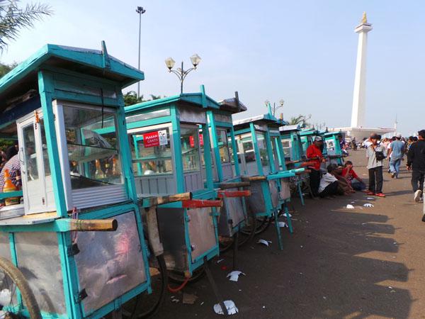 Diikuti oleh banyak pedagang makanan/ copyright by Vemale.com