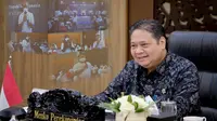 Menteri Koordinator Bidang Perekonomian Airlangga Hartarto mengadakan dialog secara virtual dengan para pelaku UMKM di Kota Bandung, Jawa Barat, Selasa (15/3/2022). (Dok Kemenko Perekonomian)