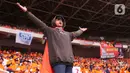 Buruh meneriakkan yel saat mengikuti aksi bertajuk May Day Fiesta 2022 di Stadion Gelora Bung Karno (GBK), Senayan, Jakarta Pusat, Sabtu (14/5/2022). Dalam aksi kali ini, massa buruh membawa 18 tuntutan, di antaranya menolak omnibus law UU Cipta Kerja, wujudkan kedaulatan pangan dan dan menolak kenaikan Pajak Pertambahan Nilai (PPN). (Liputan6.com/Angga Yuniar)