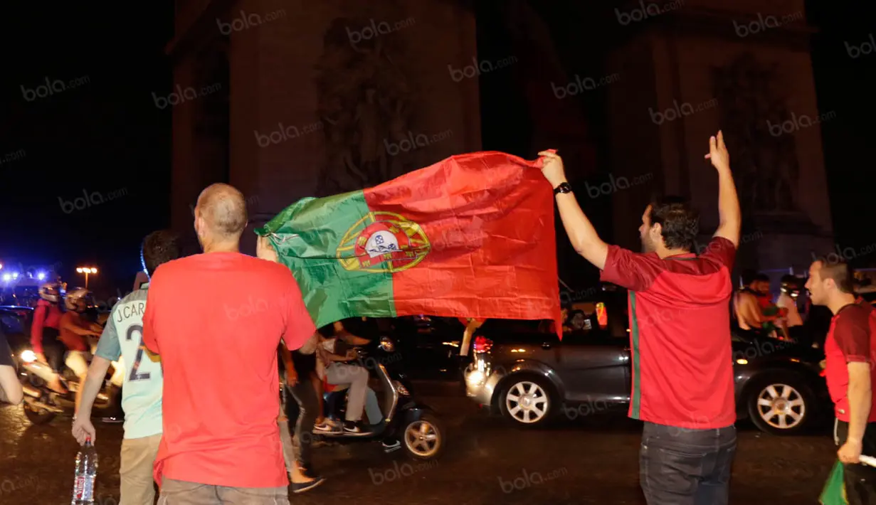 Sejarah tercipta dan Portugal berhasil membuktikan diri, sempat terseok-seok pada babak grup namun akhirnya keluar sebagai juara. (Bola.com/Vitalis Yogi Trisna)