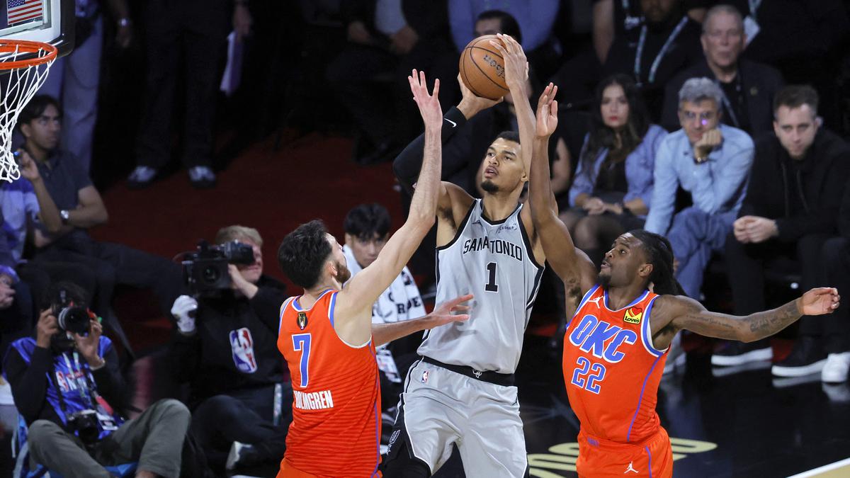 Hentikan Kecemerlangan Thunder, Spurs Tantang Knicks di Final NBA Cup 2025