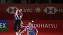 Pasangan ganda putra Indonesia, Mohammad Ahsan/Hendra Setiawan melaju mulus ke babak 16 besar turnamen bulu tangkis Indonesia Masters 2022 di Istora Gelora Bung Karno (GBK) Senayan, Jakarta, Selasa (7/6/2022). The Daddies yang mendapat dukungan penuh dari ribuan penonton yang memadati Istora menang dua game langsung atas pasangan Denmark, Jeppe Bay/Lasse Molhede. (Bola.com/Ikhwan Yanuar)