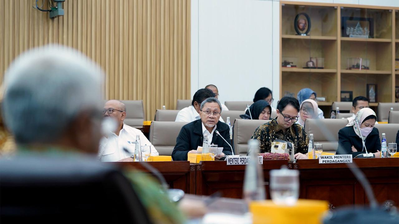Menteri Perdagangan Zulkifli Hasan  Rapat Kerja (Raker) bersama Komisi VI DPR RI di Jakarta, pada Senin (4/9/2023). (Dok Kemendag)
