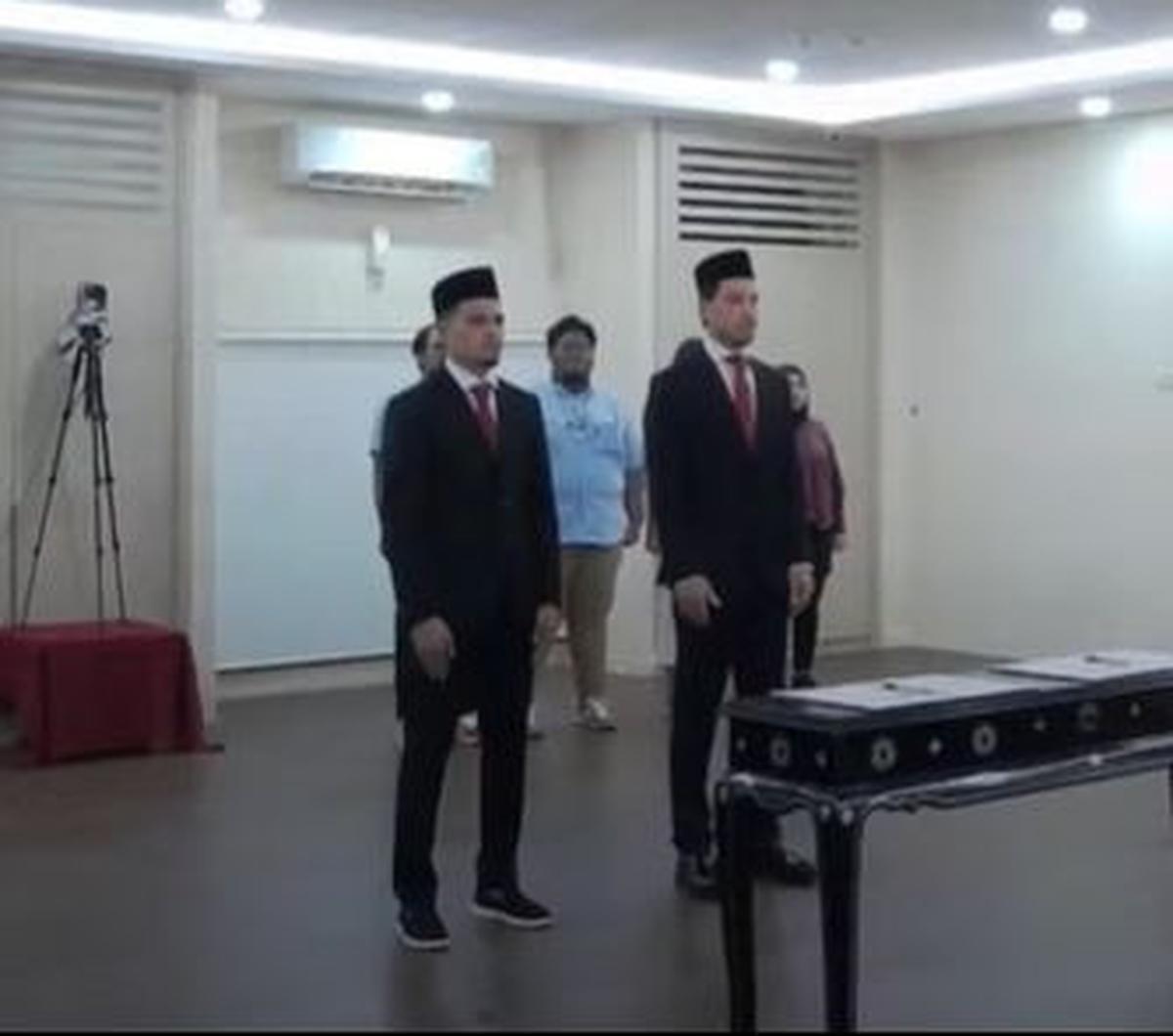 Setelah pengambilan sumpah, Thom Haye dan Ragnar Oratmangoen pun resmi mengantongi status sebagai WNI dan langsung melanjutkan administrasi paspor dan KTP.